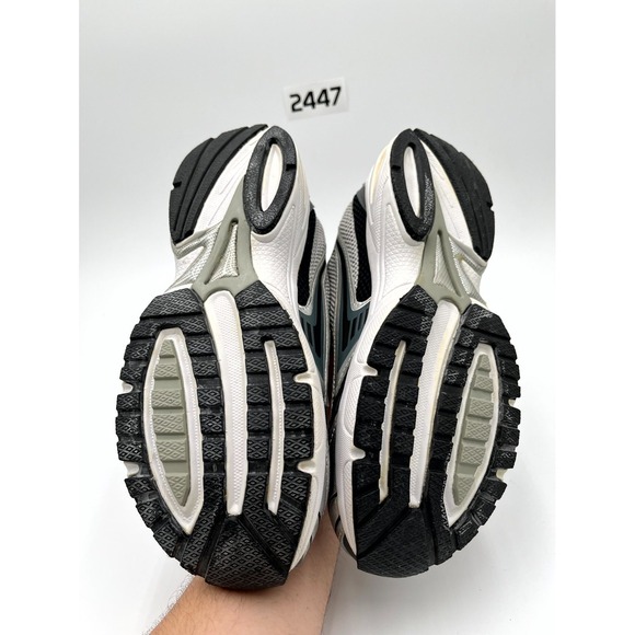 LA Gear LA1253EM Mario Mens 9 Running Shoes Gray Silver Lace Up Athletic Sneaker - Picture 7 of 9